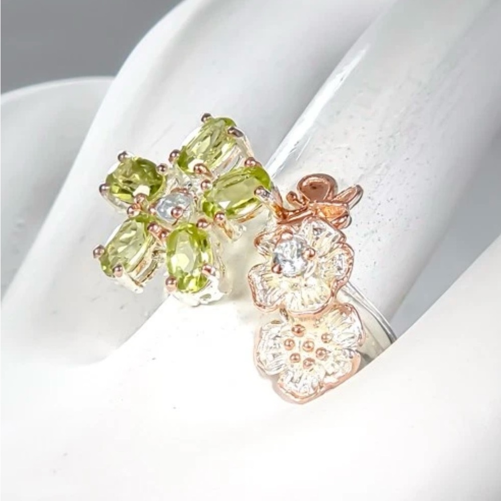 Mother’s Day Gift Elegant Floral Silver and Green Gemstone Ring - Picture 3 of 3